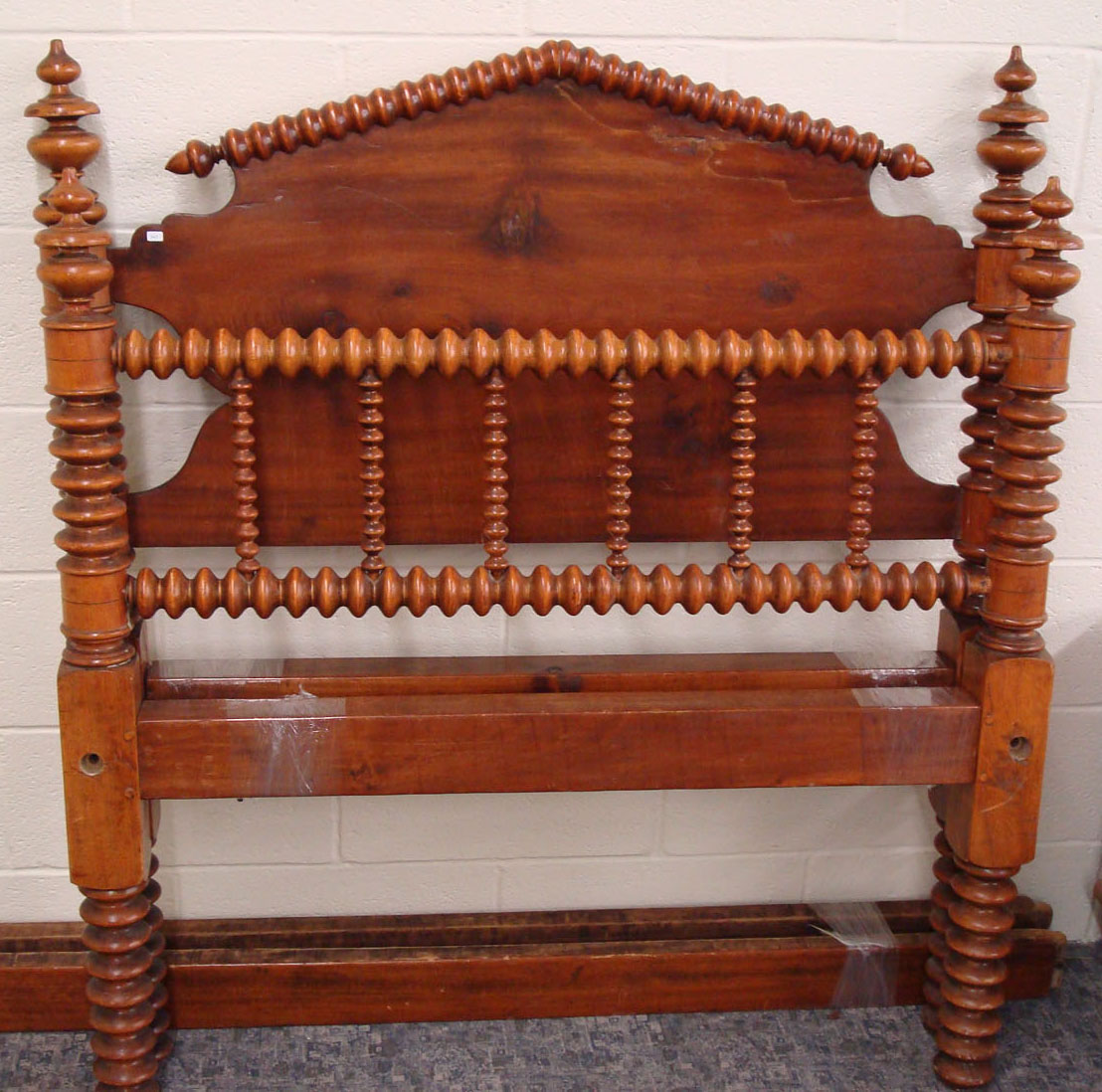 Furniture Bed; Softwood, Jenny Lind, Peaked Headboard, Spool Turnings