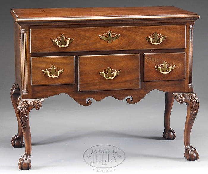 Furniture Lowboy; Chippendale (Style), Kittinger, Mahogany, Carved