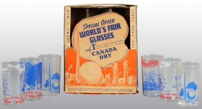 Set of 1939 New York World's Fair Canada Dry soda glasses in the original box