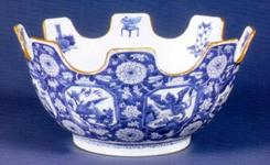 A Chinese Export porcelain blue and white monteith, circa 1690