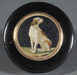 A round horn snuff box with Italian mosaic of dog in lid