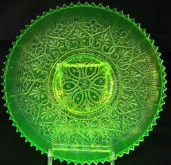  A Northwood, Carnival glass vaseline Heart & Flowers plate