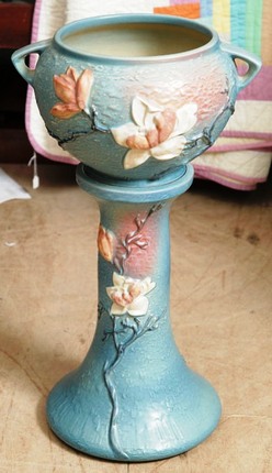 Roseville Pottery; Magnolia, Jardiniere & Pedestal, Blue, 25 inch.