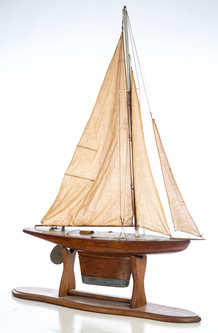 pond boat; sailboat, 1 mast, stained wood hull & keel
